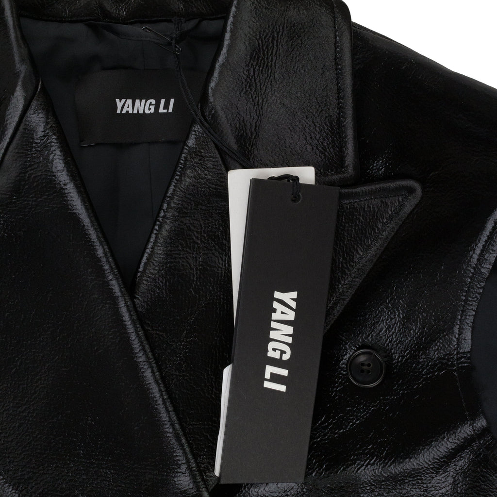 SLEEVELESS BLACK COAT