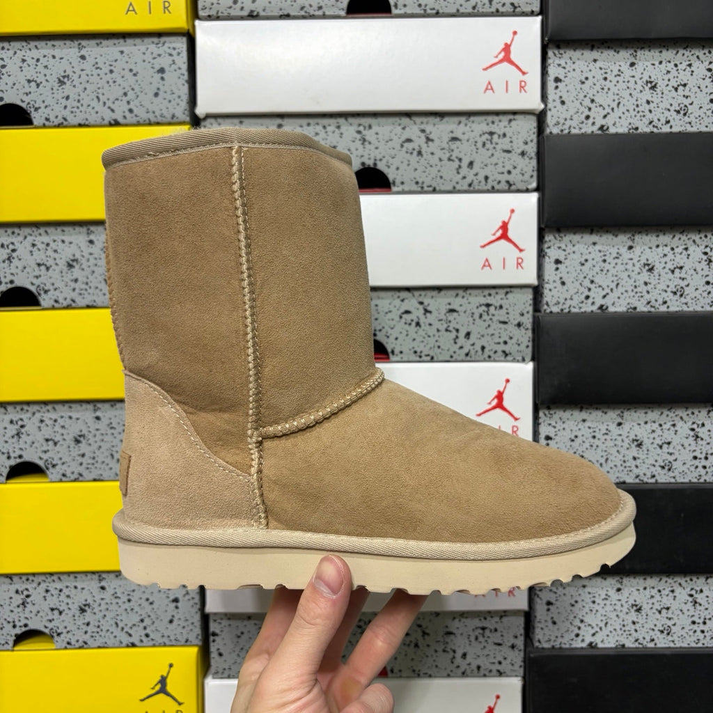 UGG Kallen Lace Classic Short Boot – Suede Boot with Shearling Lining, Tonal Back Seam & Classic Sunburst Sole in Sand