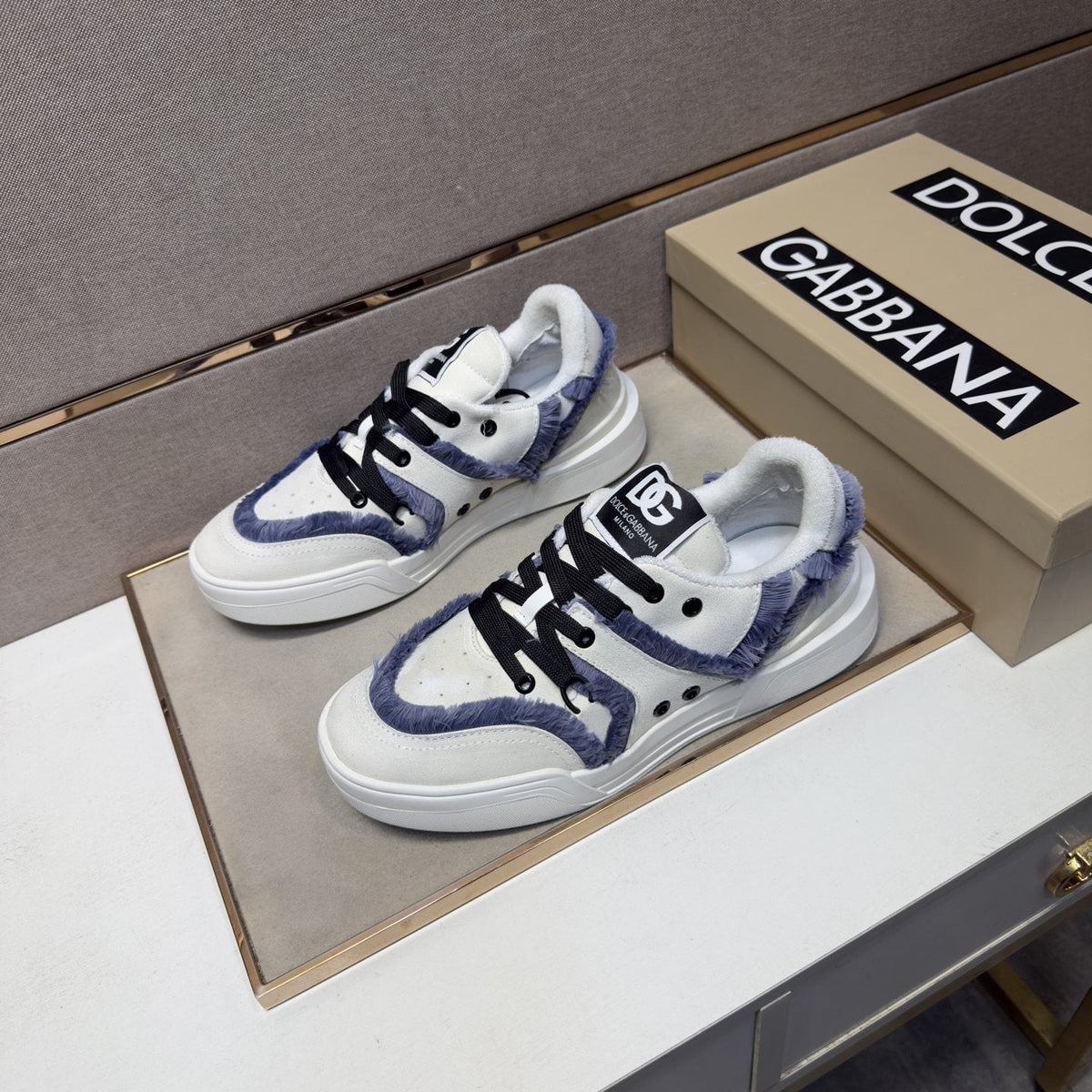 Dolce & Gabbana White & Navy Low-Top Sneakers