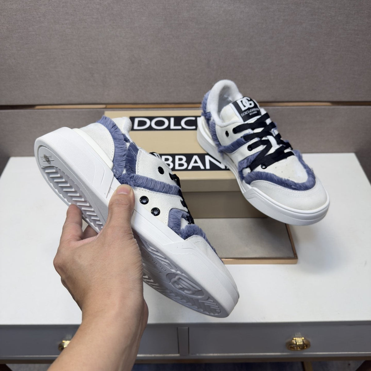 Dolce & Gabbana White & Navy Low-Top Sneakers