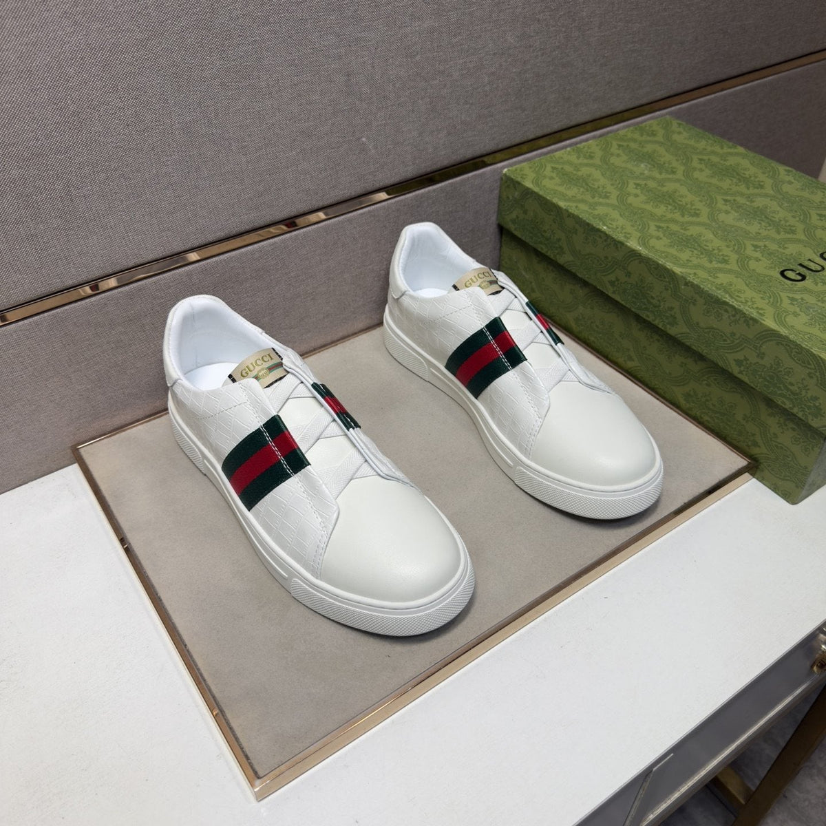 Gucci Green and Red Stripe Low-Top Sneakers